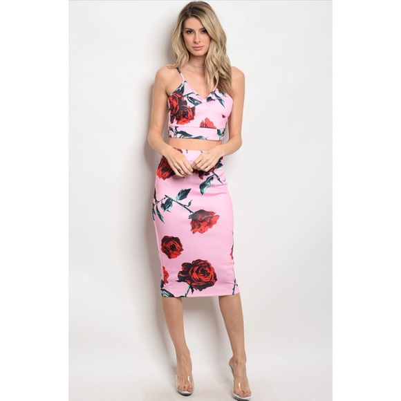 5 ⭐️ Floral Crop Top & Skirt 2 Piece Set - Picture 2 of 8